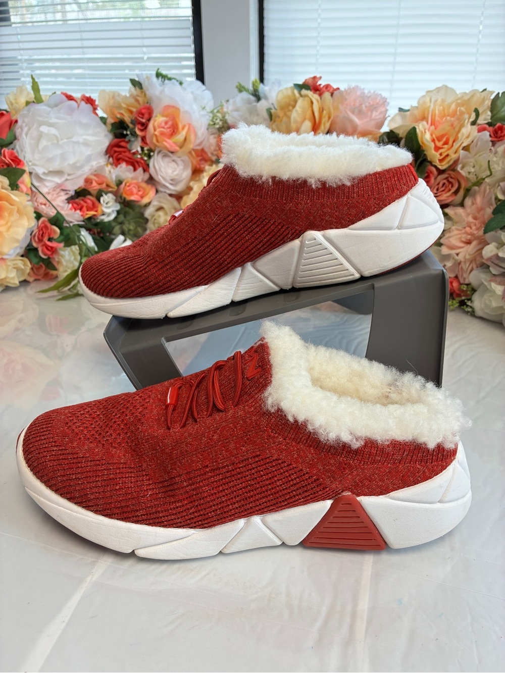 Mark Nason Los Angeles Red Knit Plush Lined Slip-On Sneakers Women Approx Size 7